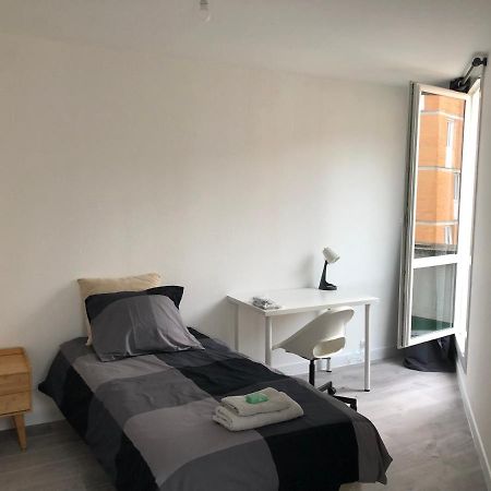 Evry Time Bed & Breakfast Courcouronnes Bagian luar foto