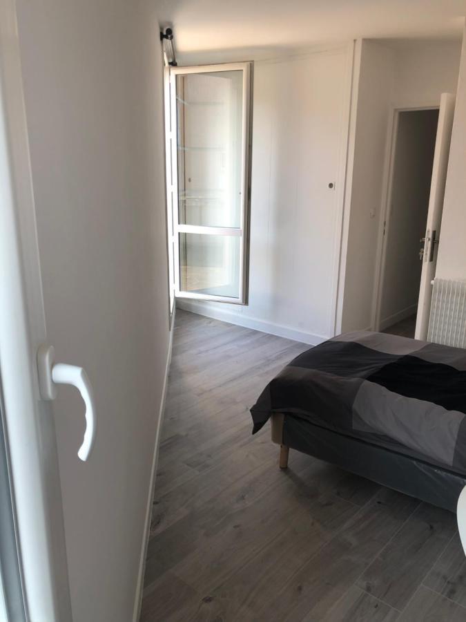 Evry Time Bed & Breakfast Courcouronnes Bagian luar foto