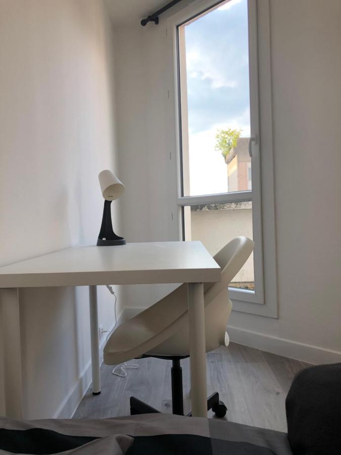 Evry Time Bed & Breakfast Courcouronnes Bagian luar foto
