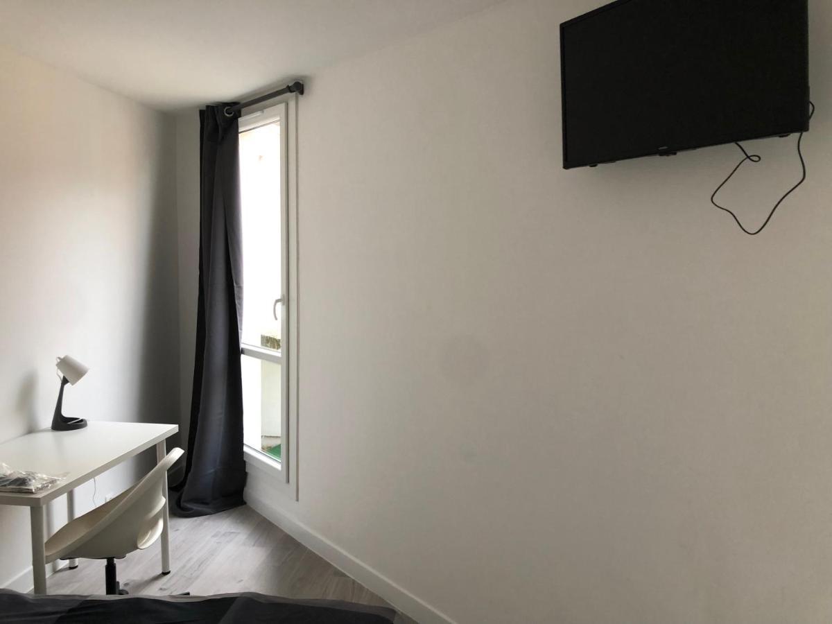 Evry Time Bed & Breakfast Courcouronnes Bagian luar foto