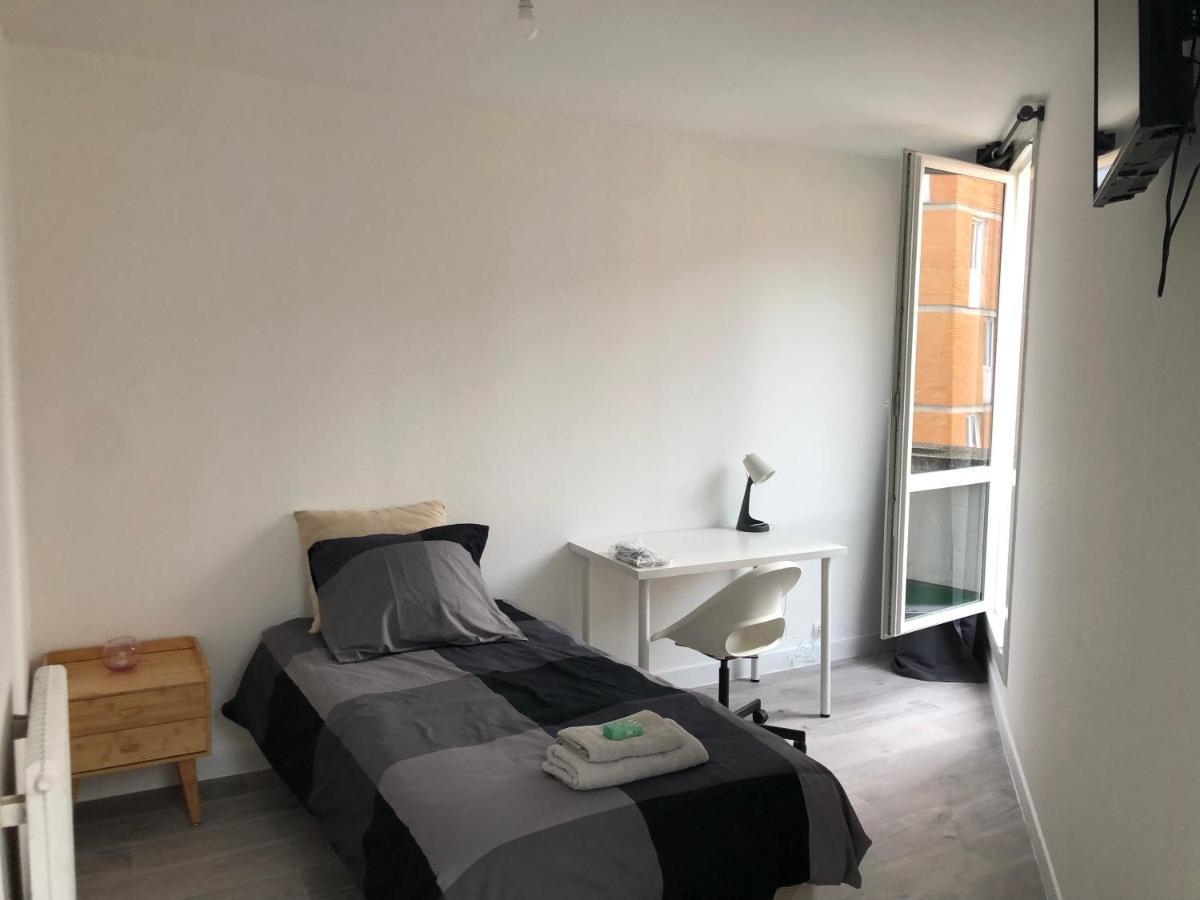 Evry Time Bed & Breakfast Courcouronnes Bagian luar foto