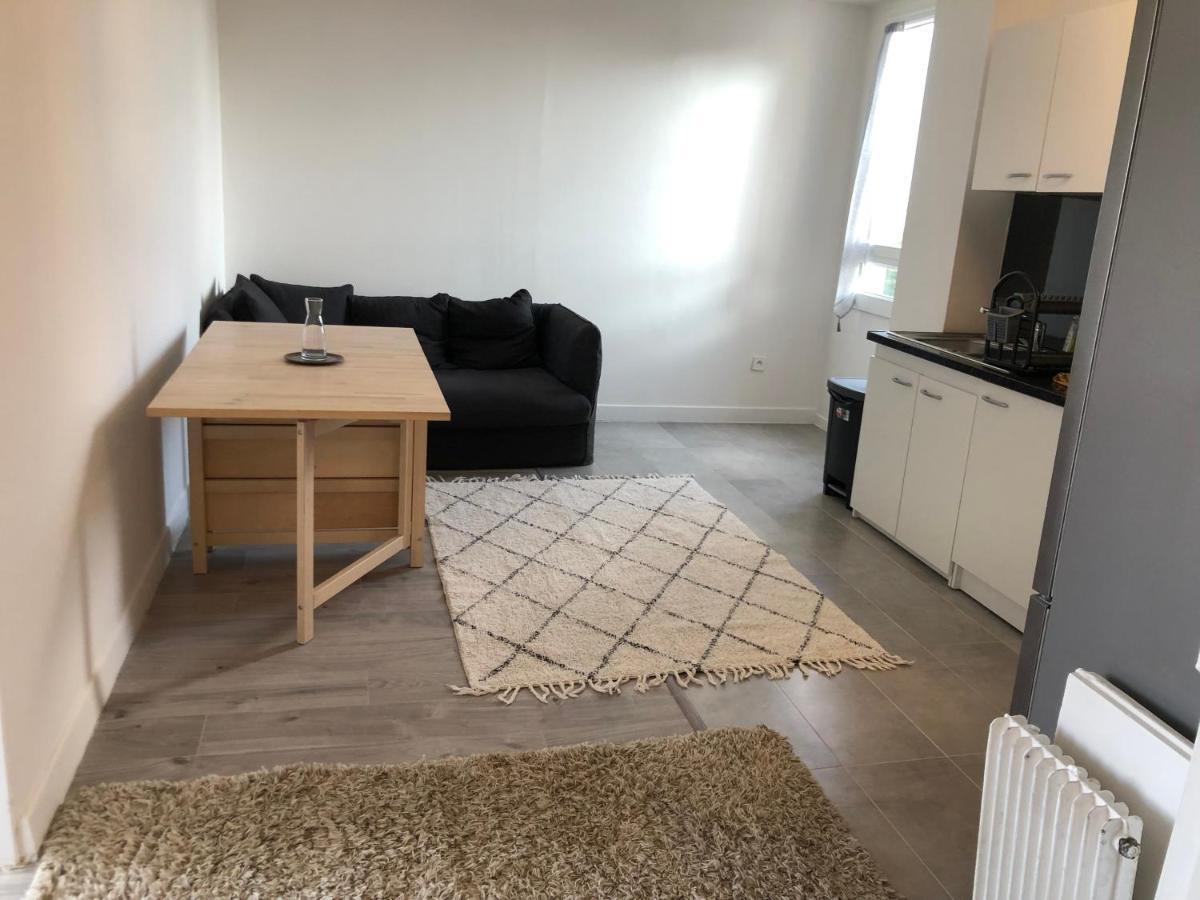 Evry Time Bed & Breakfast Courcouronnes Bagian luar foto