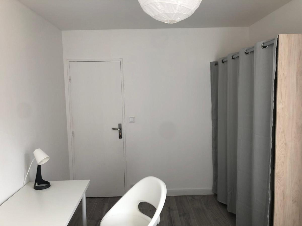 Evry Time Bed & Breakfast Courcouronnes Bagian luar foto