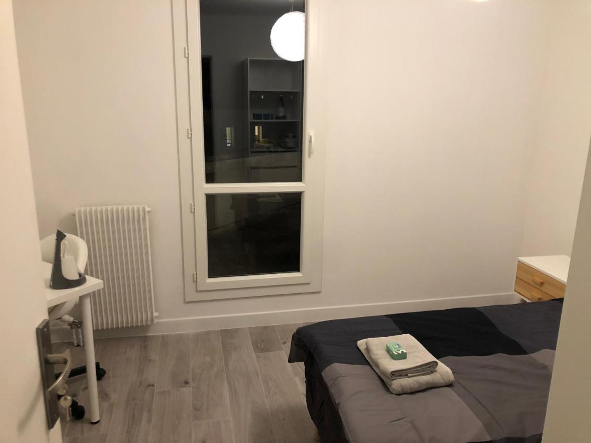 Evry Time Bed & Breakfast Courcouronnes Bagian luar foto