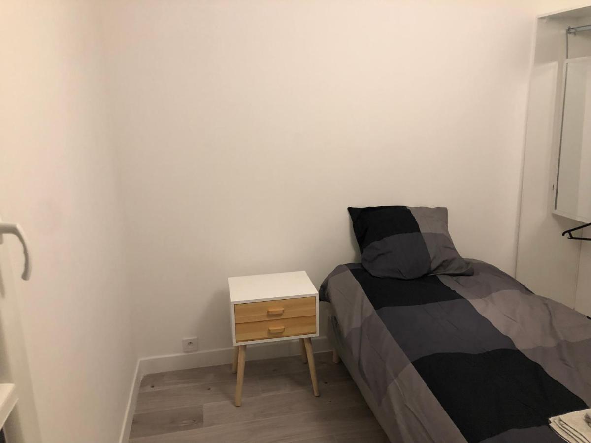 Evry Time Bed & Breakfast Courcouronnes Bagian luar foto