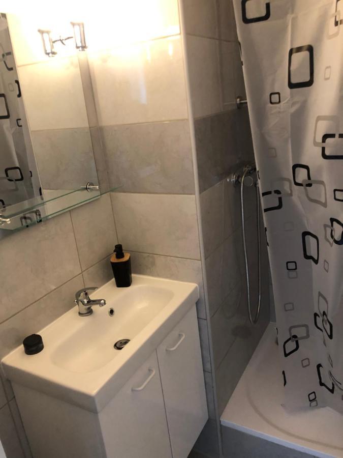 Evry Time Bed & Breakfast Courcouronnes Bagian luar foto